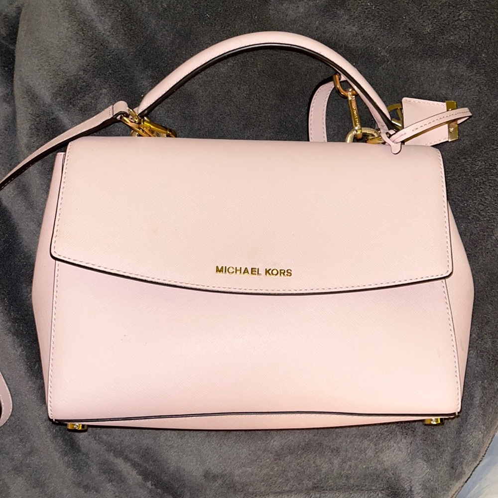 Medium sized Michael Kors Purse/Satchel